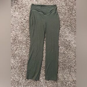 NWOT Olive Green Flare bottom cotton Yoga Pants Size L cross cross waist #1848